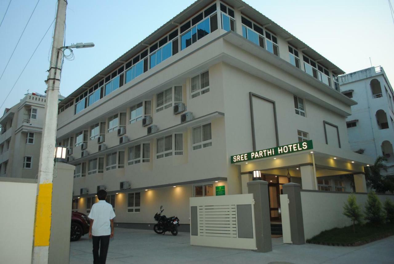 Sreeparthi Hotel Puttaparthi Bagian luar foto
